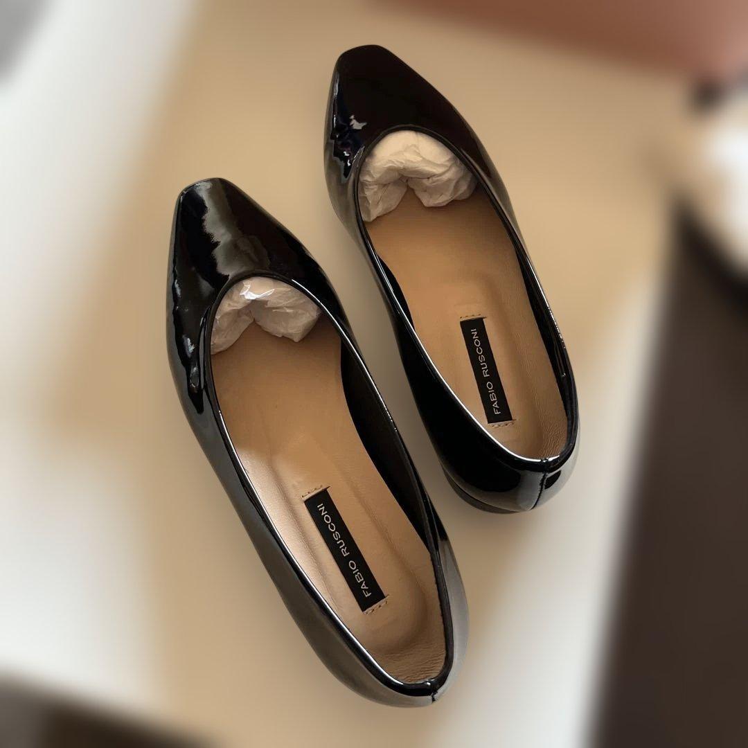 FABIUS RUSCONI ブラック エナメルフラットシューズ