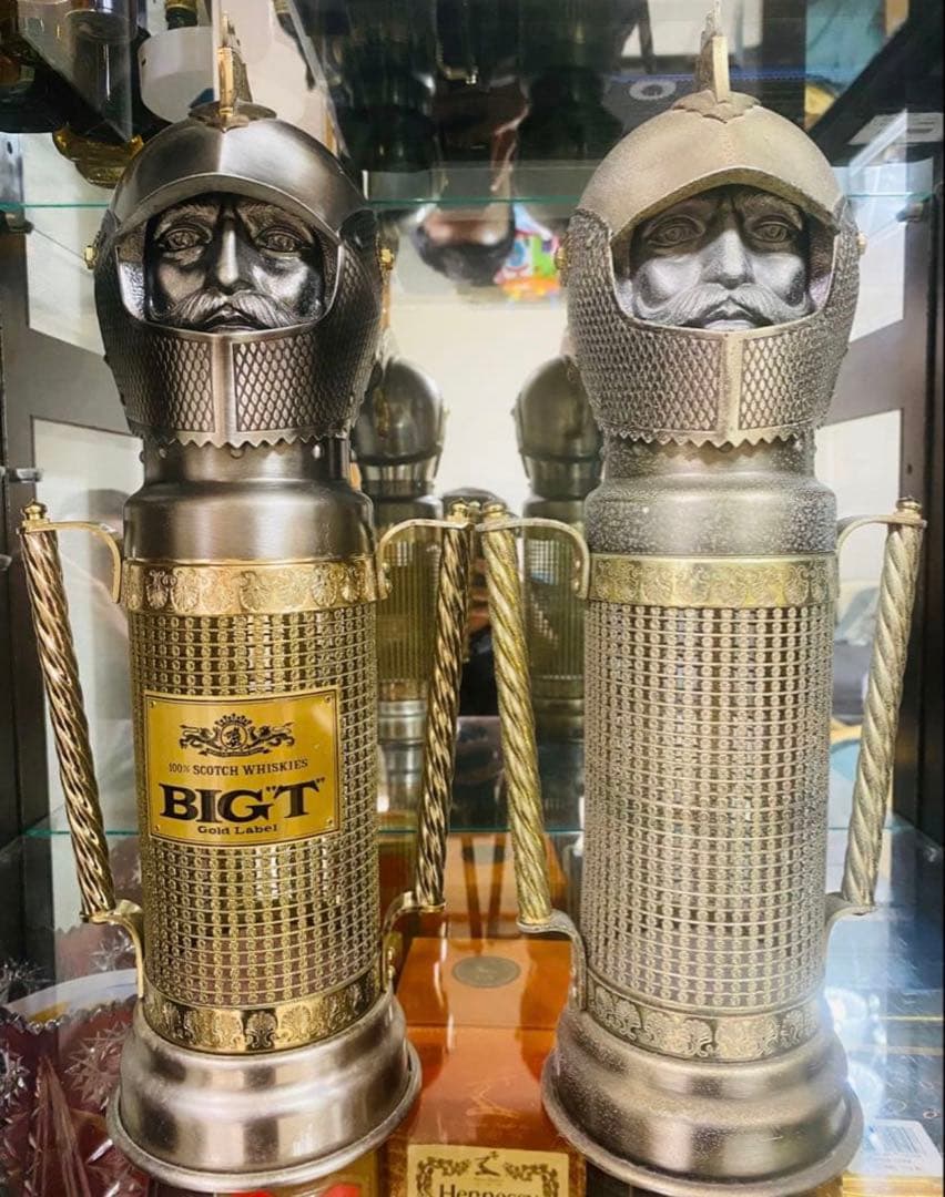 木製 車両型収納ボックスデカンター騎士の頭部デザインの装飾品 2 セット.