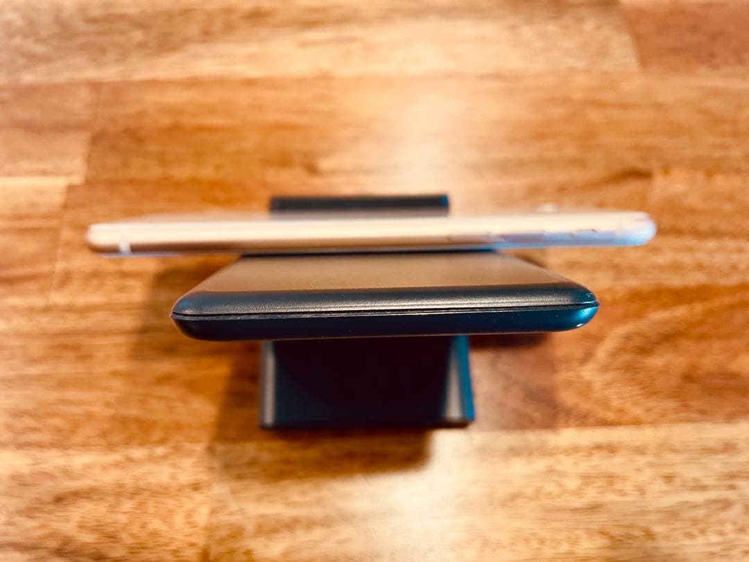 ④美品 Apple iPhone8 64GB ゴールド SIMロック解除済み