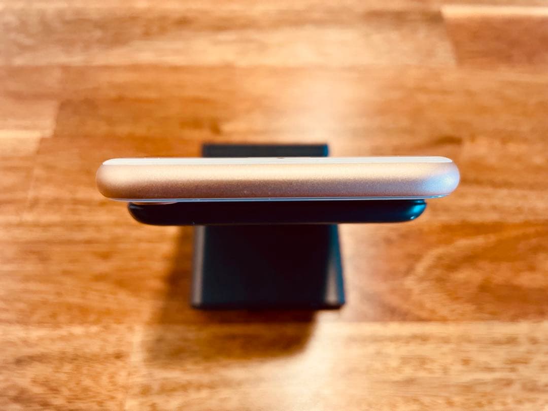 ④美品 Apple iPhone8 64GB ゴールド SIMロック解除済み