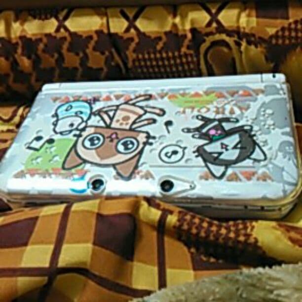 任天堂3DSLL 本体です。