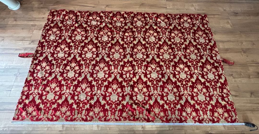 金華山　バレンタイン　赤　センターカーテン　キタワキ製　値下げ中