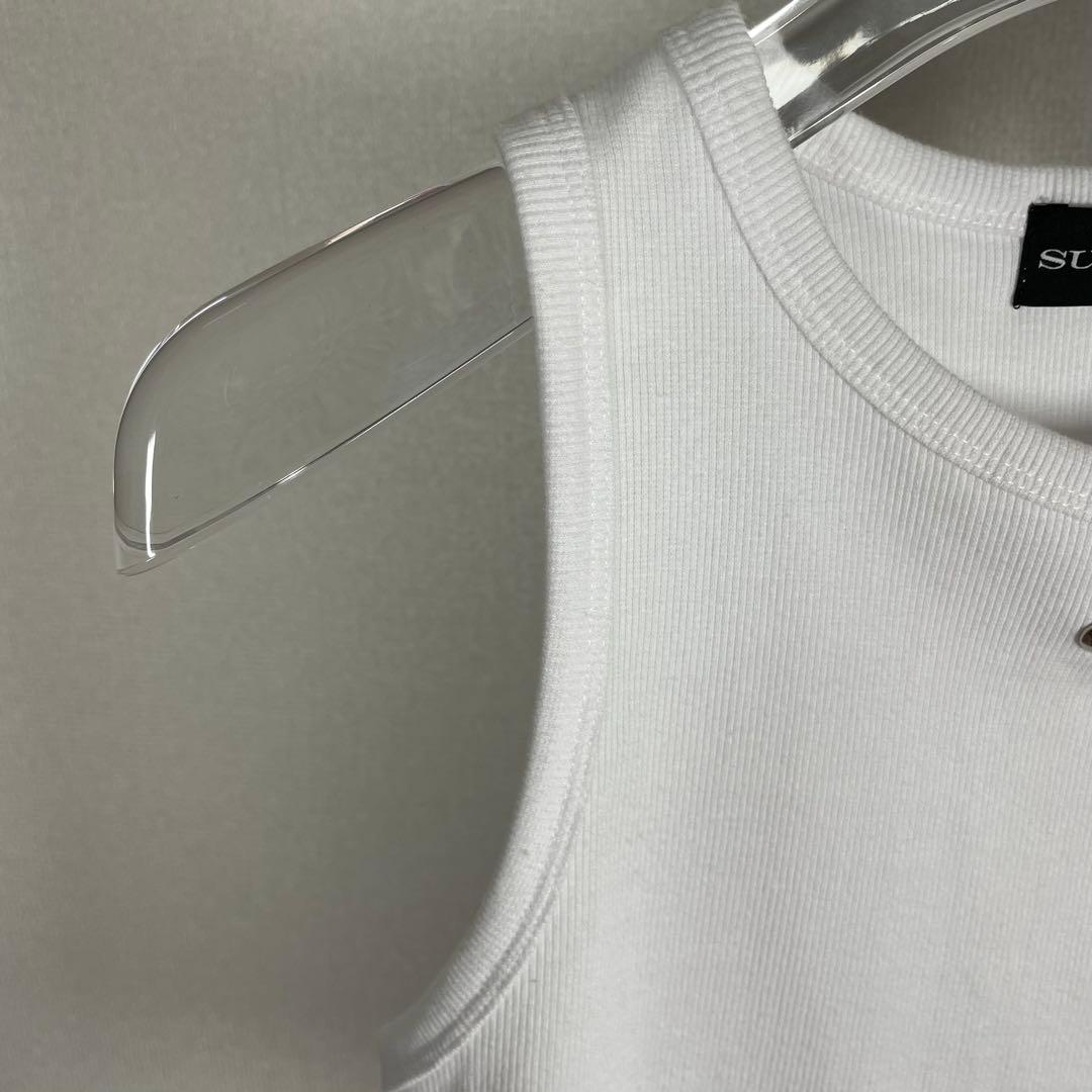 SURGERY サージュリー メタルクローバーロゴ クロップド ノースリーブ