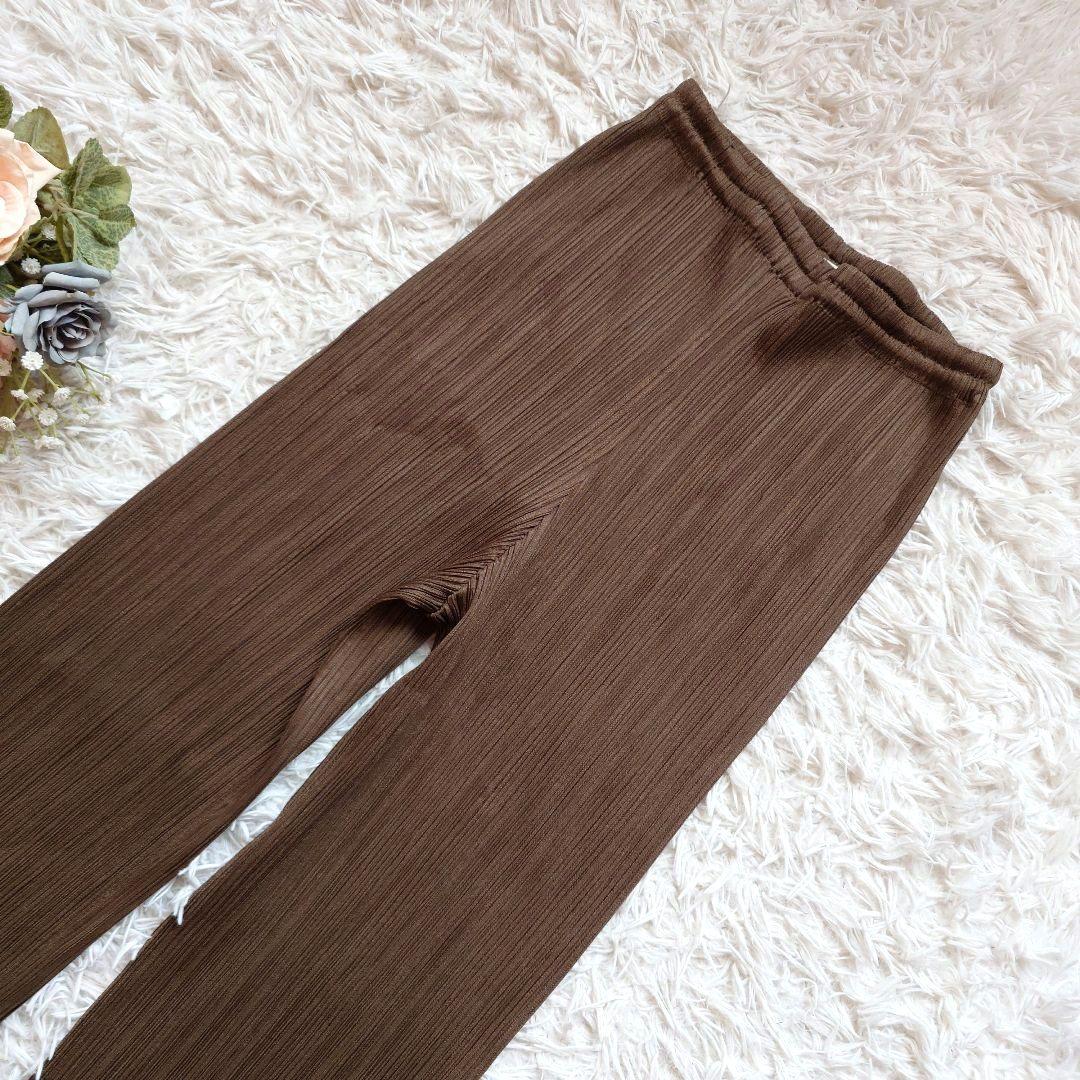 プリーツプリーズ　イッセイミヤケ　プリーツ　パンツ　伸縮性　カーキ　3　L