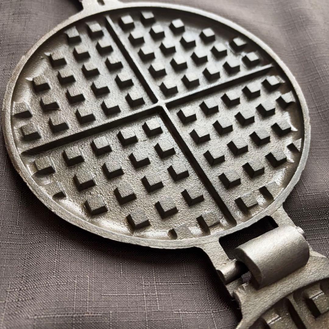 ROME WAFFLE IRON 鋳鉄製 アウトドアでもワッフル焼けます