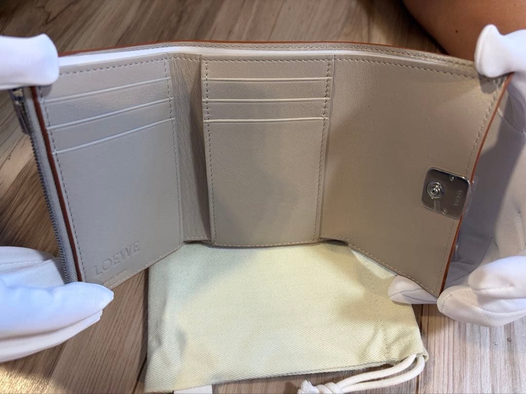 【新品・未使用】LOEWE ロエベ 三つ折り財布