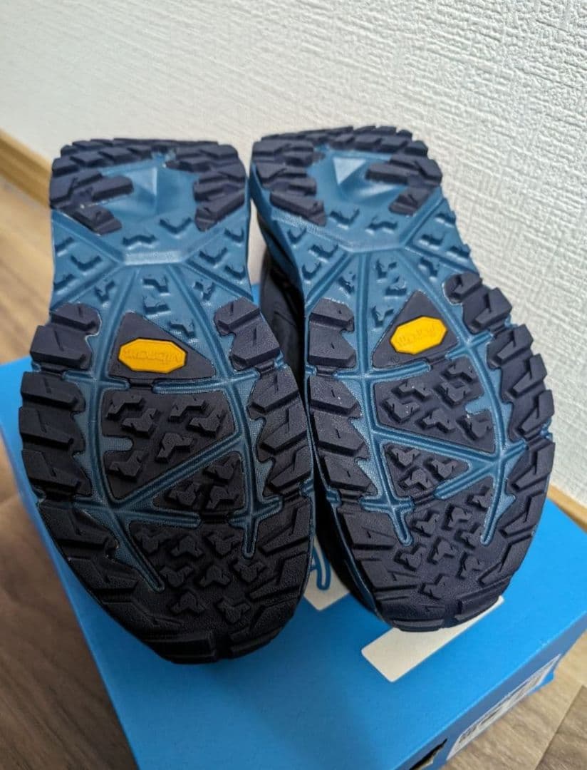 HOKA 　ホカオネオネ　レディース　スニーカー　登山　トレッキング