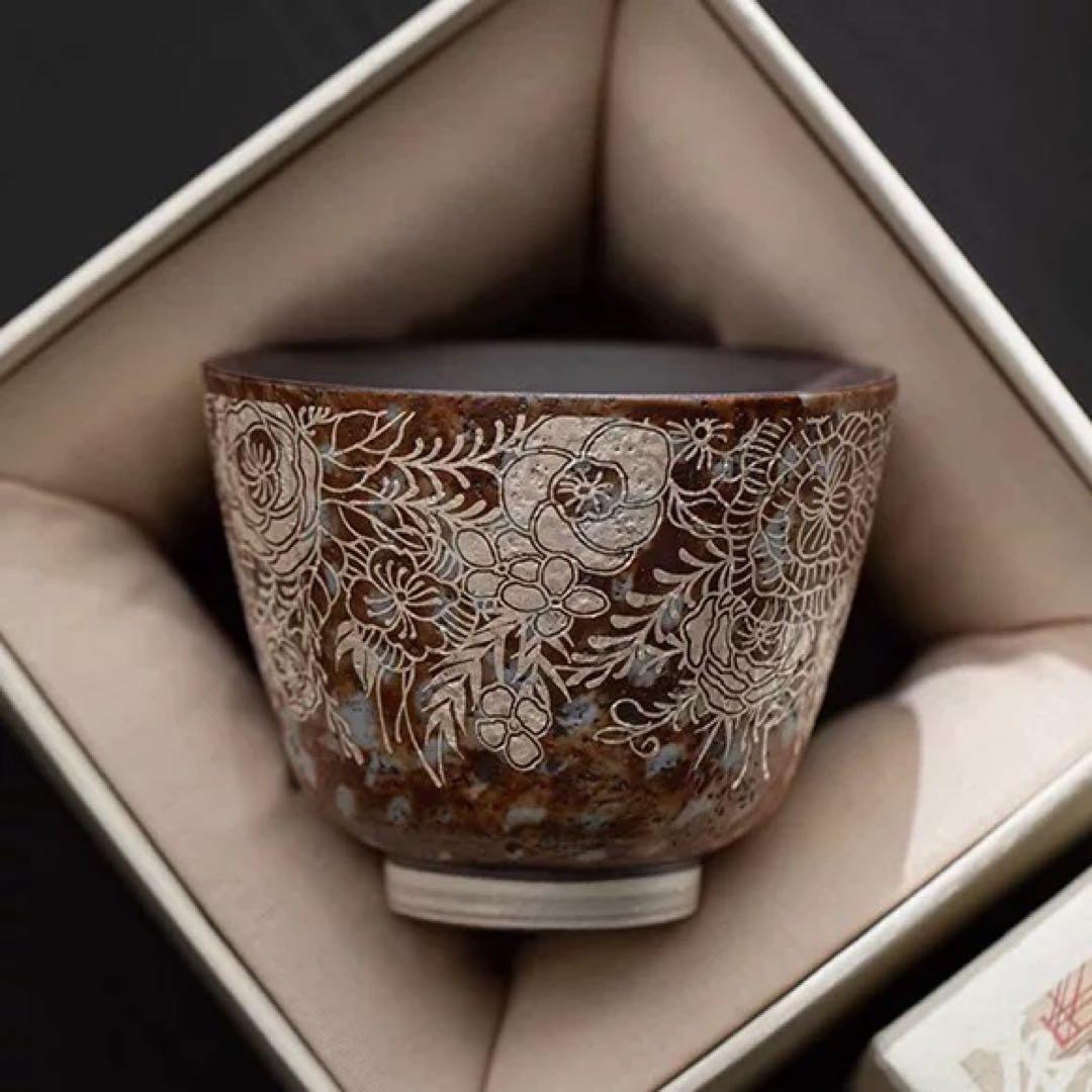 茶色の花柄茶碗（陶器）箱付き