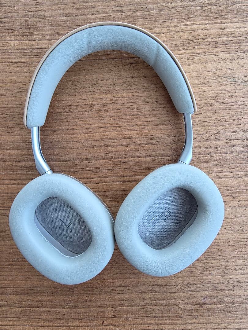 Bowers & Wilkins PX8 ワイヤレスヘッドホン