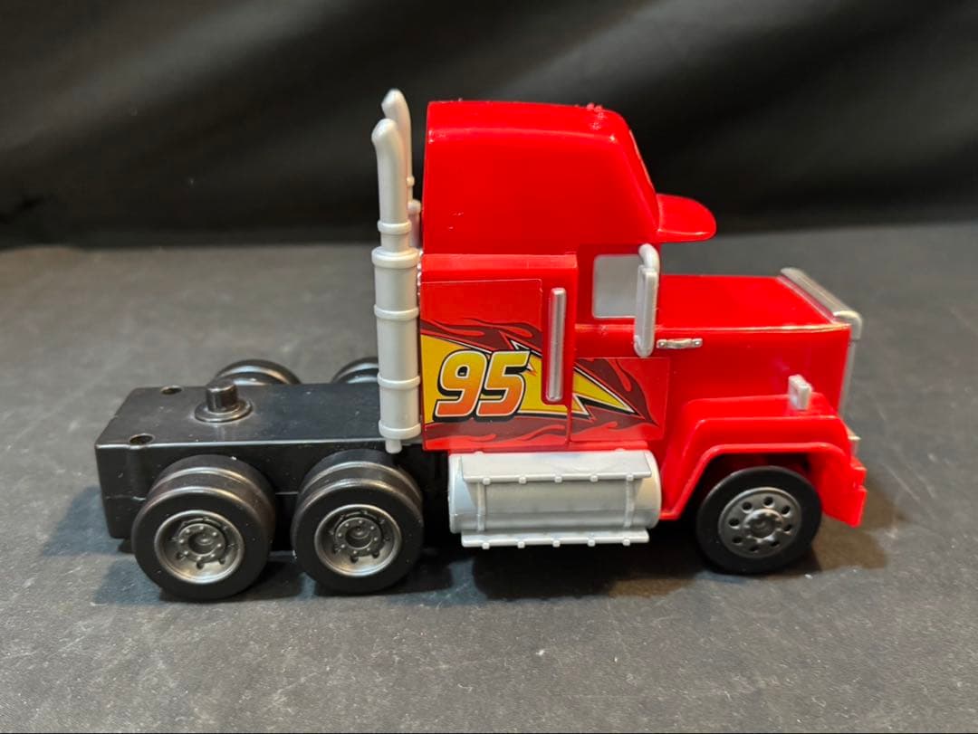 廃盤TOMICA トミカ カーズ たくさんのせよう！大きなマック（カーズ3タイプ