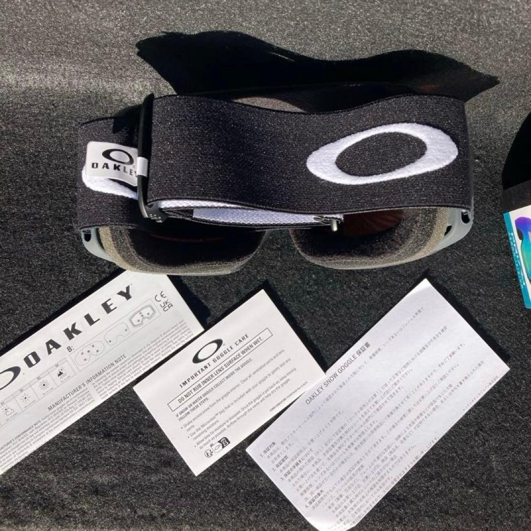 新品未使用　フライトトラッカーＬ　オークリーゴーグル　オークリースノーゴーグル