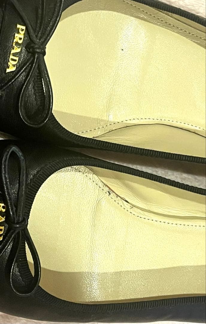 美品　PRADAプラダ　フラットシューズ　パンプス　リボン　ブラック 黒　バレエ