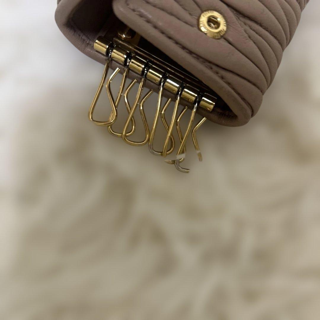 現行✨新型✨ミュウミュウ キーケース マテラッセ ピンク　ギャランティー付