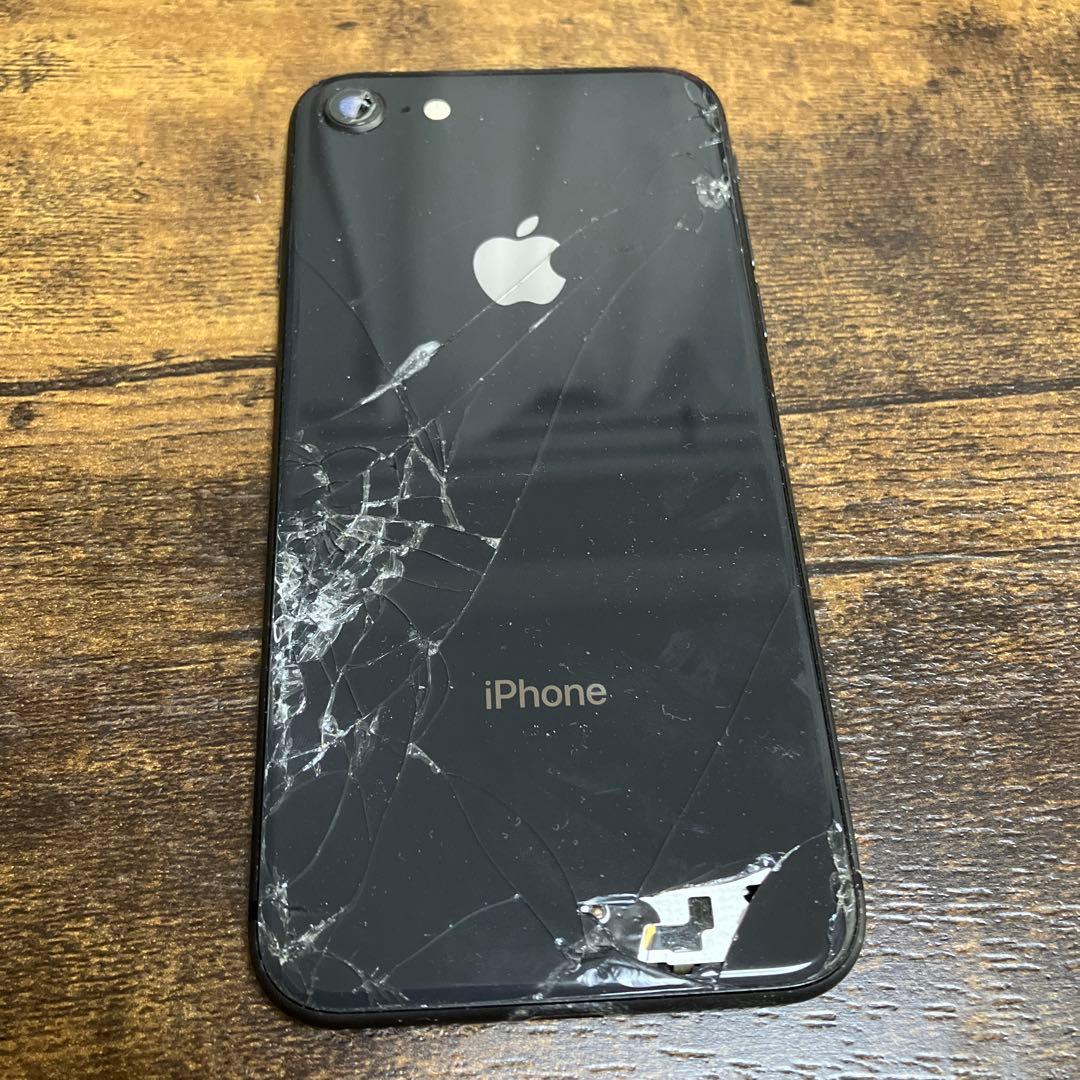 iPhone 8 ブラック 本体 背面ガラス・カメラ割れ