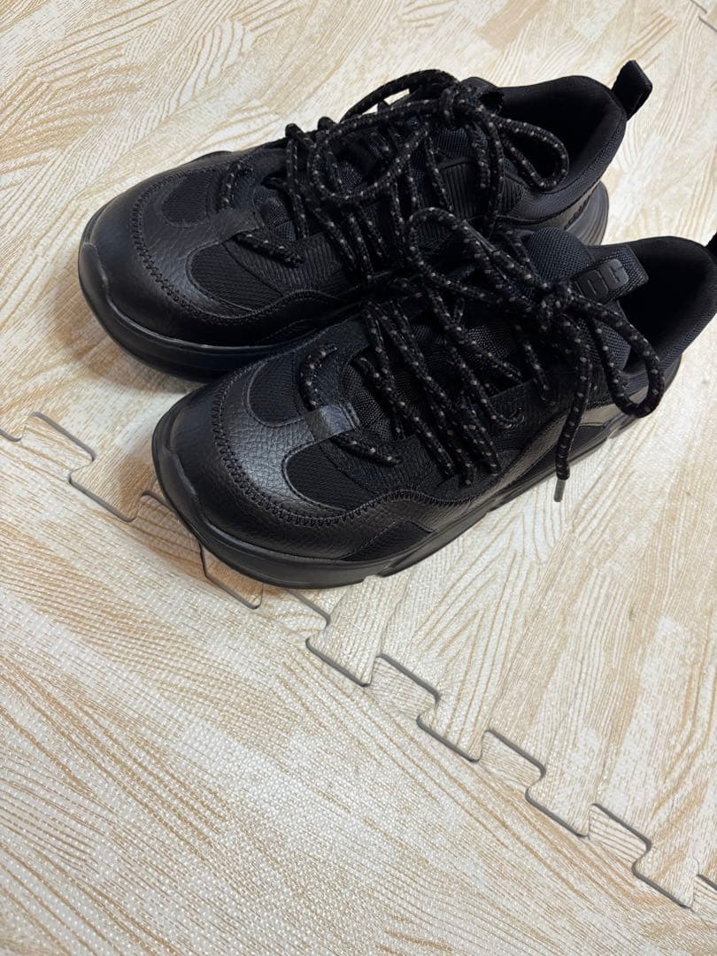 UGG CALLE LACE/ローカットスニーカー　22.5