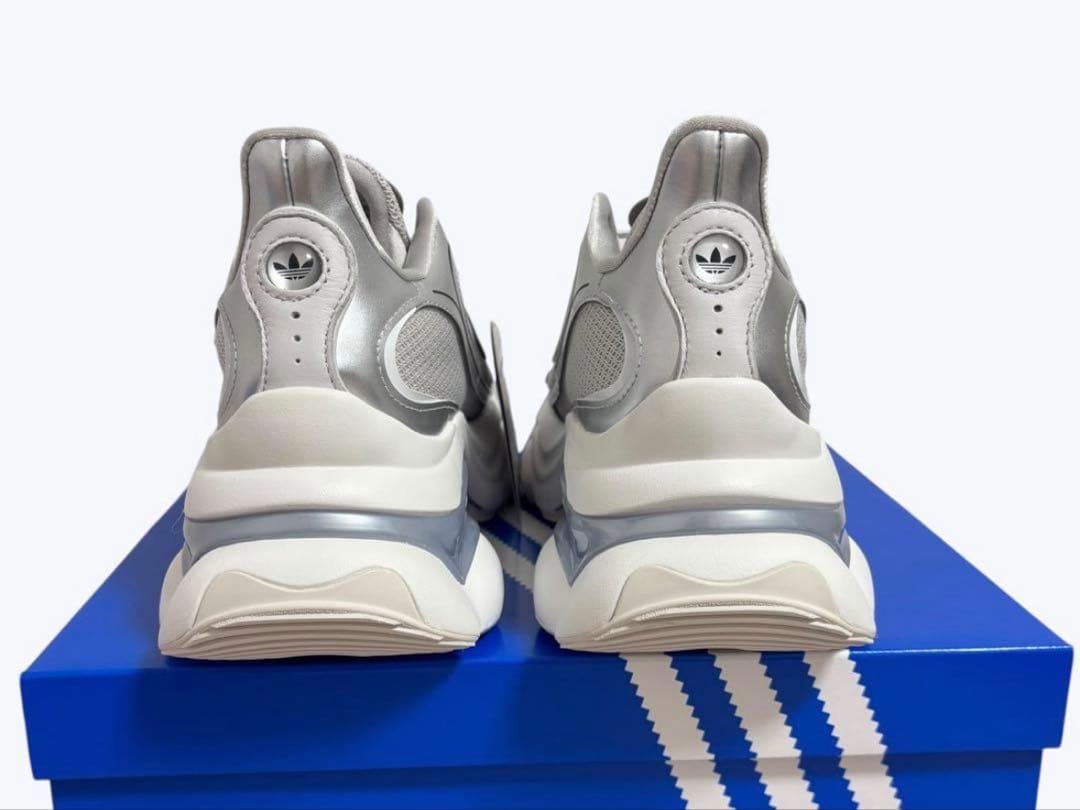 adidas OZVENUZシルバー メタリック24.0 cm