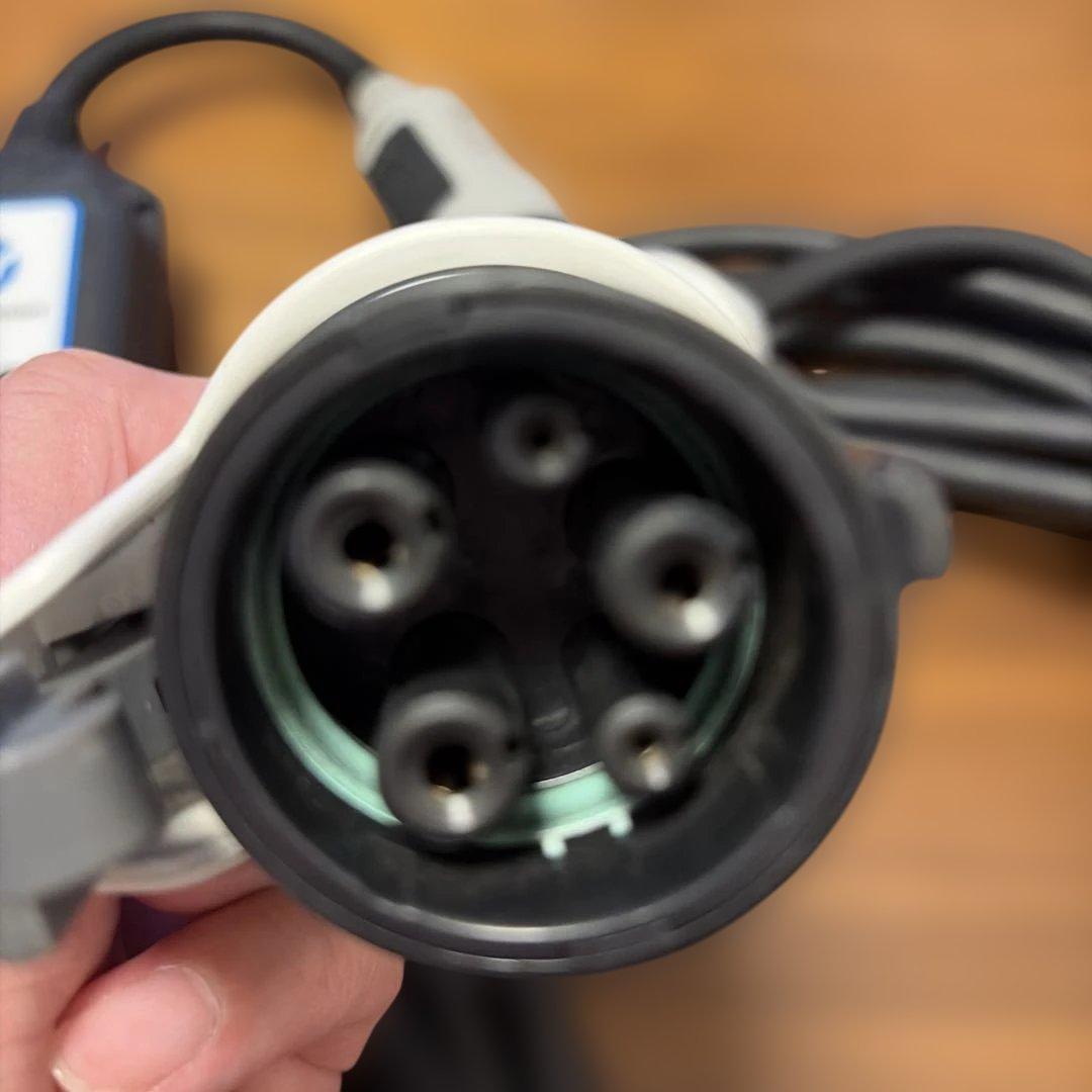 Nissan EV充電ケーブル 29690-3NKE 中古