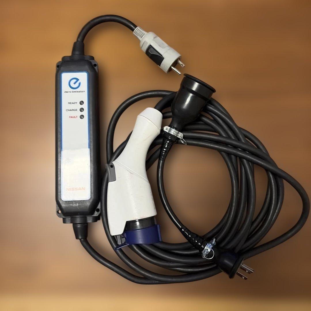 Nissan EV充電ケーブル 29690-3NKE 中古