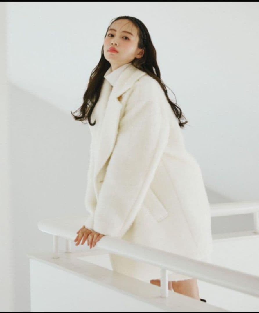 Jill stuart シャギー・ツイード素材バリエーションミドル丈コート　白