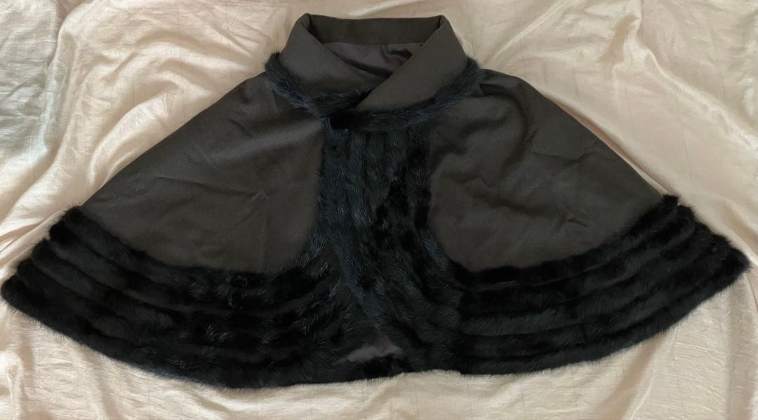 ☆新年セール☆未使用タグ付　ブラウンカシミヤ95%混ミンクファー付ケープ