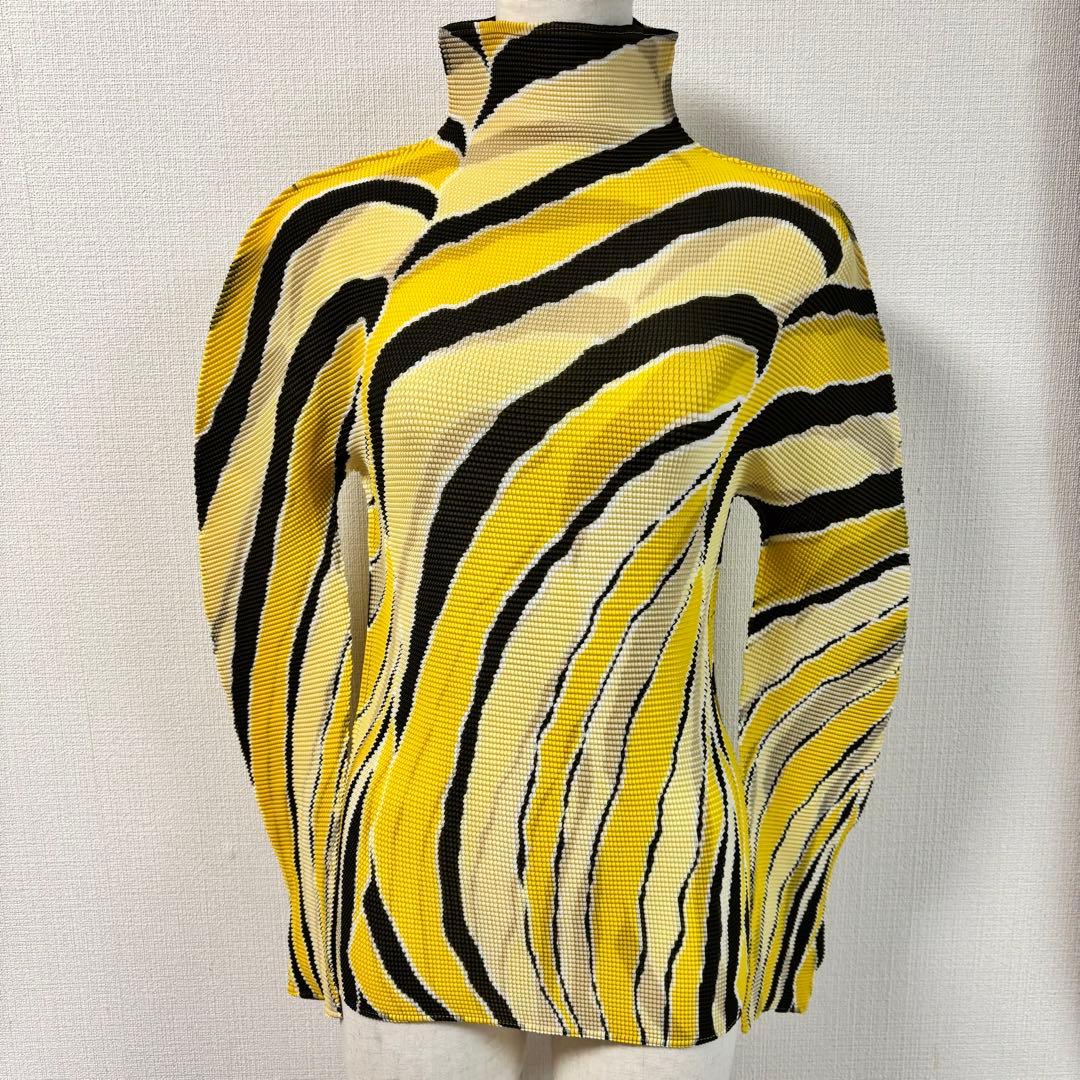 美品◇me ISSEY MIYAKE◇ゼブラ柄ボトルネック カットソー◇イエロー
