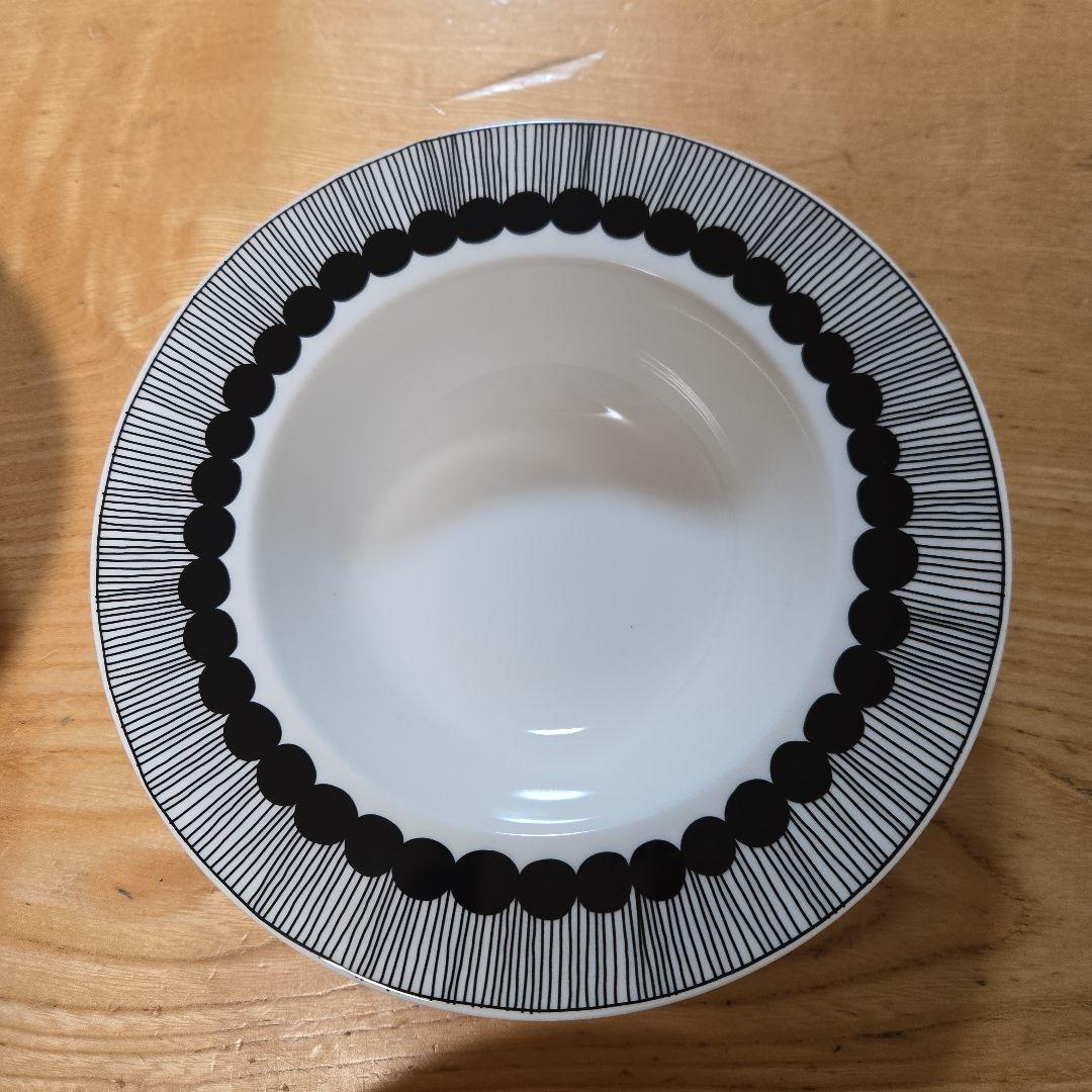 【極美品】Marimekkoシイルトラプータルハ　　プレート20cm　4枚セット