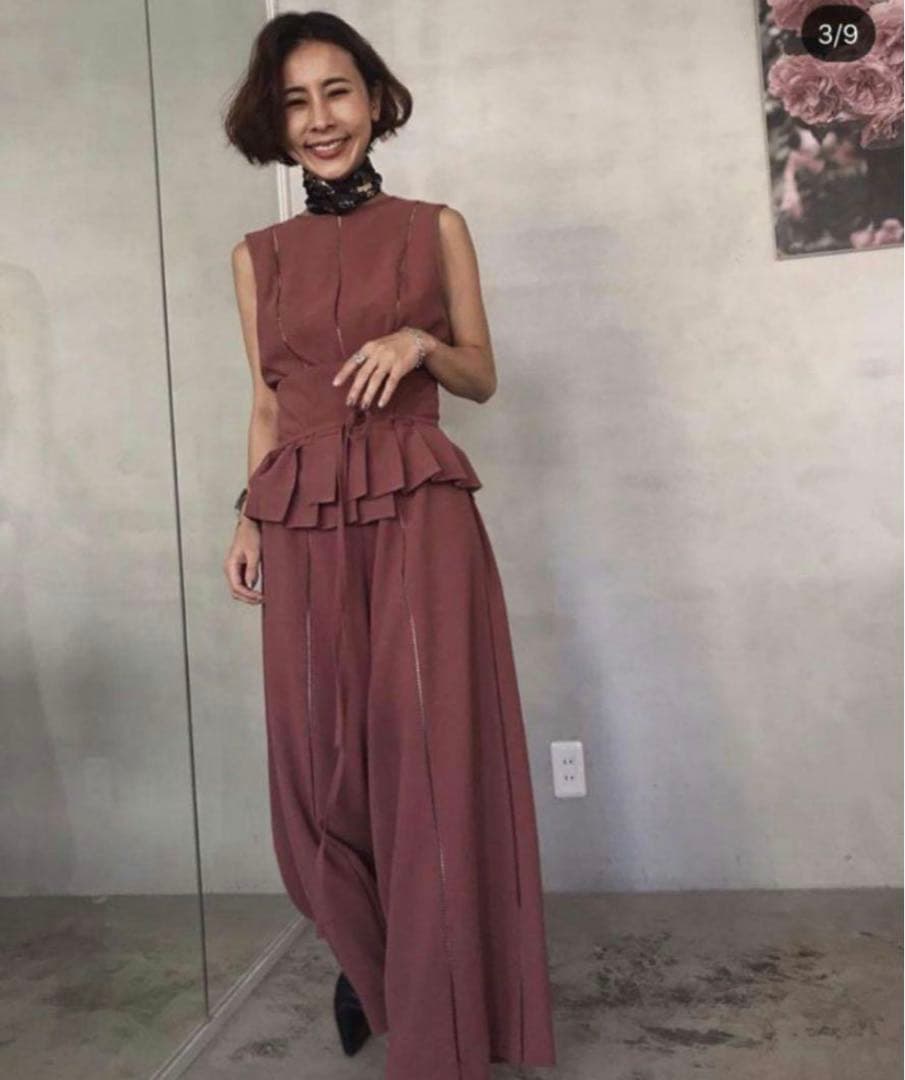 【新品タグ付き】 Ameri vintage プリーツワイドベルトロンパース