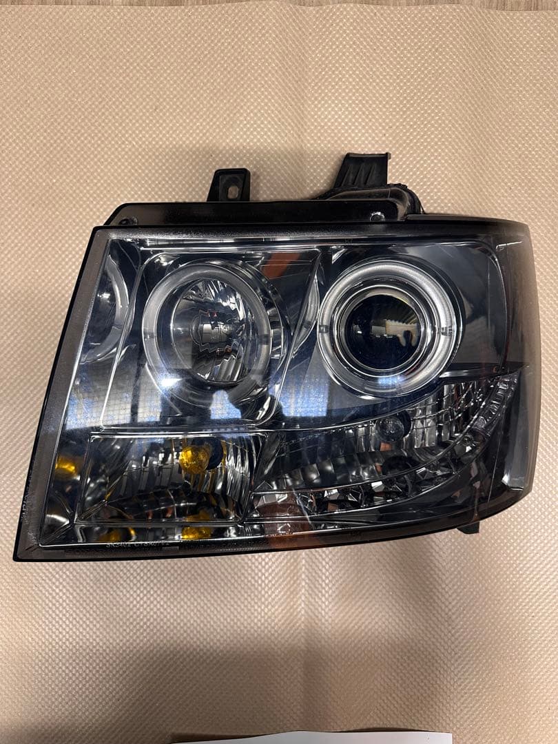 2007〜2013年？タホ　サバーバン　アバランチ　LEDヘッドライト　値下げ中