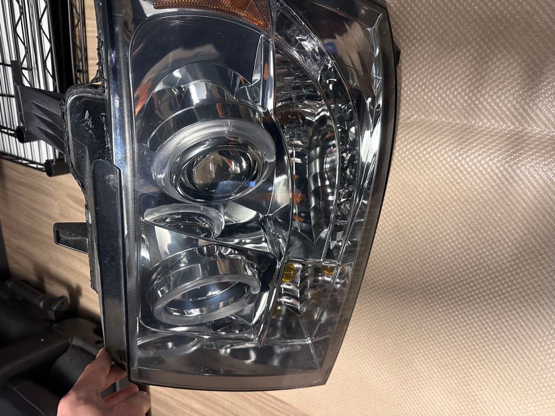 2007〜2013年？タホ　サバーバン　アバランチ　LEDヘッドライト　値下げ中