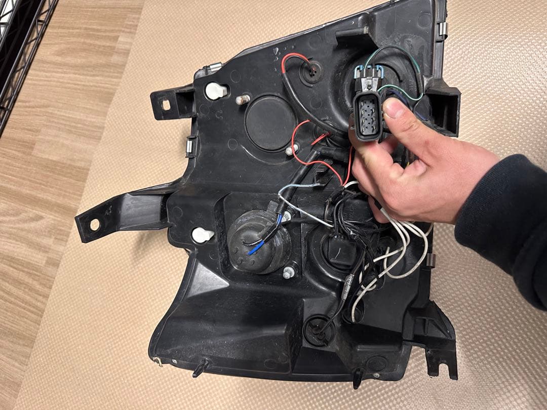 2007〜2013年？タホ　サバーバン　アバランチ　LEDヘッドライト　値下げ中