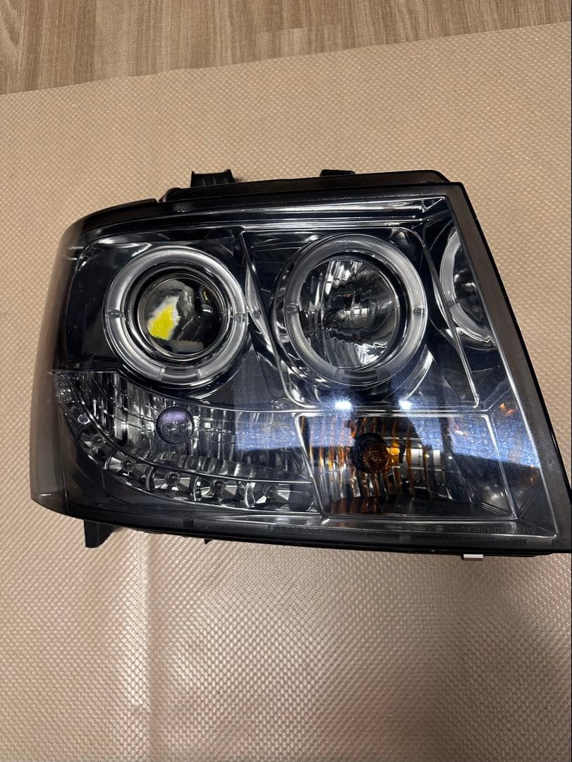 2007〜2013年？タホ　サバーバン　アバランチ　LEDヘッドライト　値下げ中