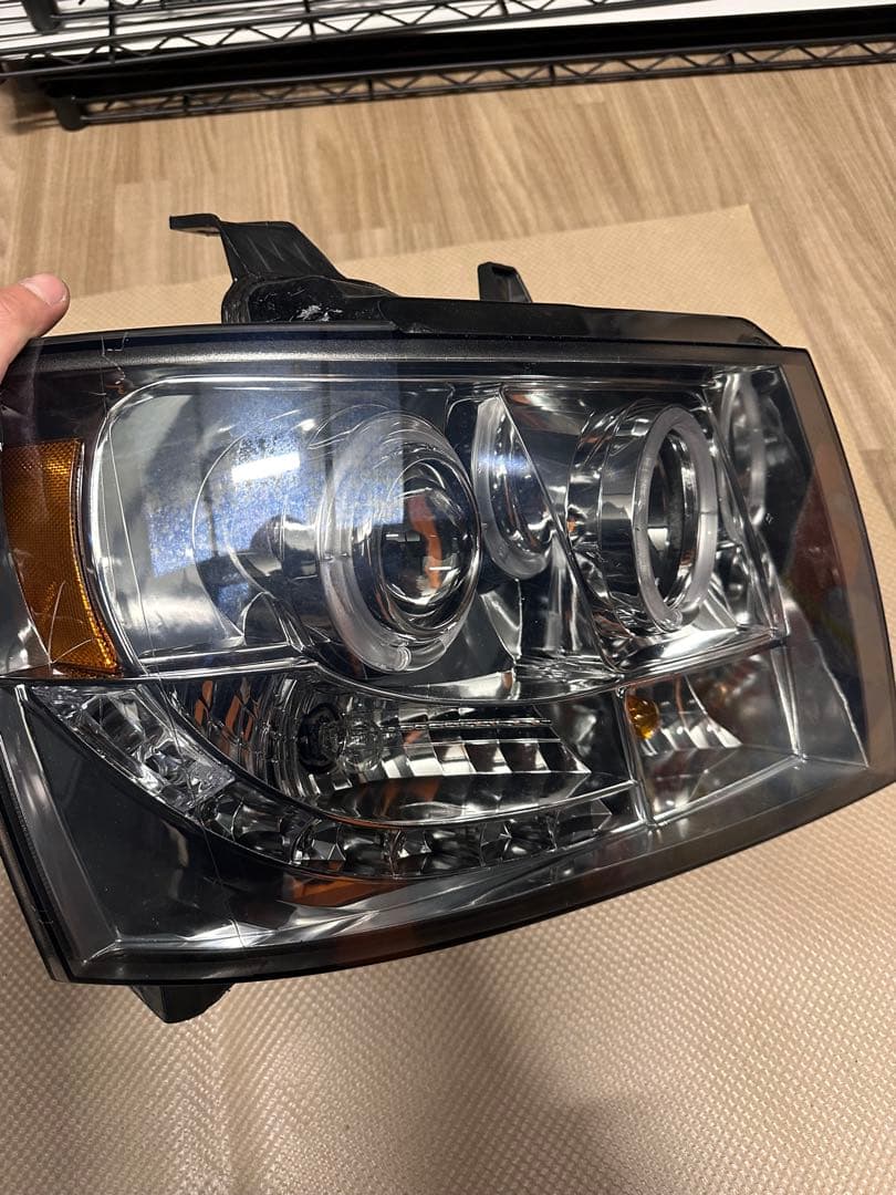 2007〜2013年？タホ　サバーバン　アバランチ　LEDヘッドライト　値下げ中