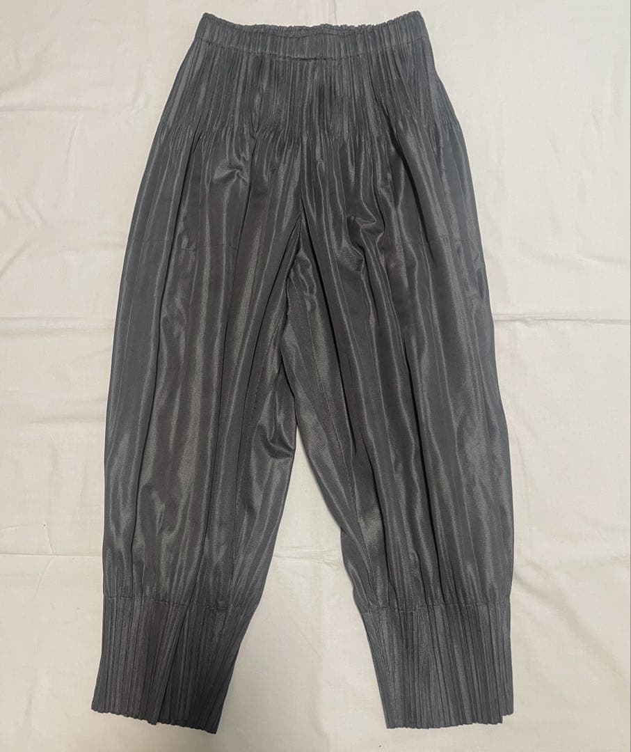 プリーツプリーズ　フラッフィー　パンツ　グレー　1