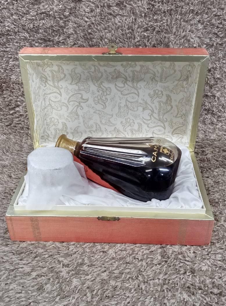 CAMUS カミュコニャック バカラクリスタルボトル 未開封品 少し漏れあり