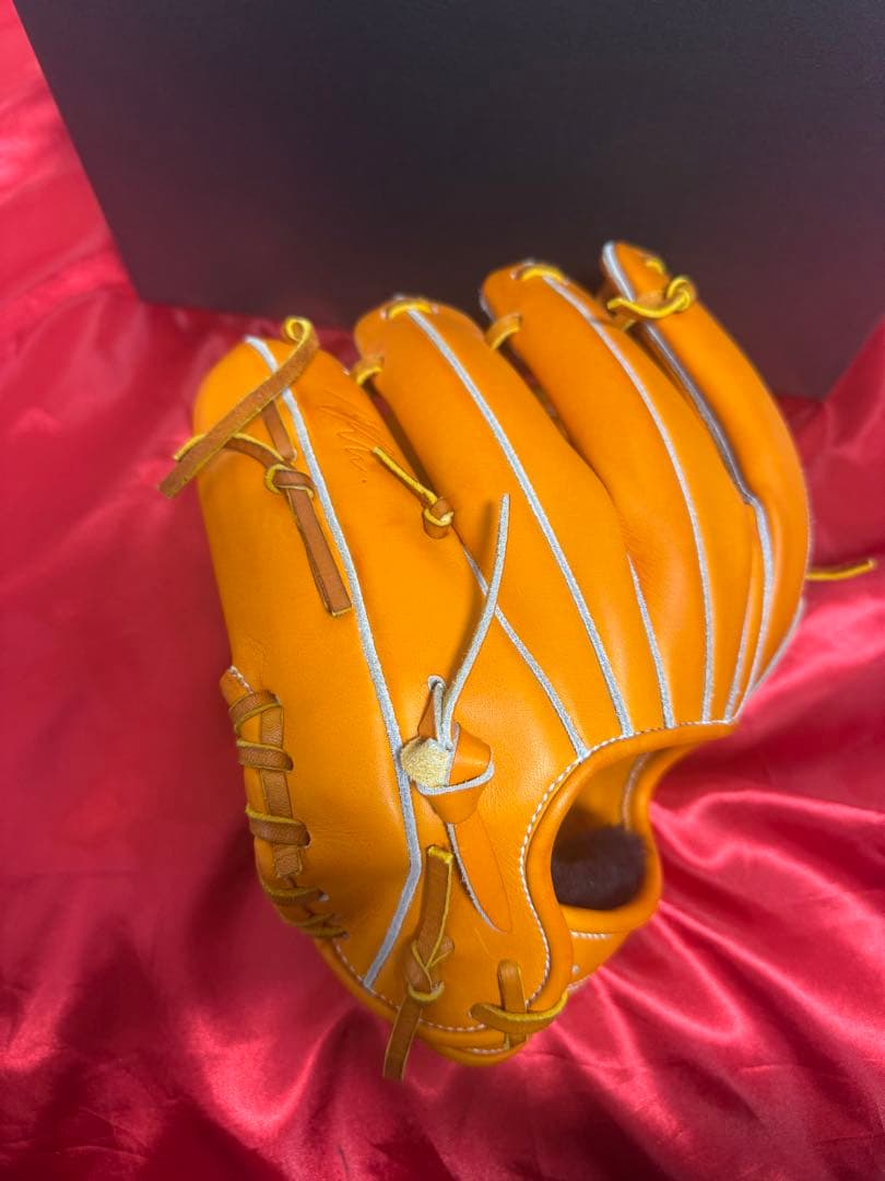 RYU硬式グラブ　内野手用　（数量限定モデル）（銀ラメ　ラベル）未使用