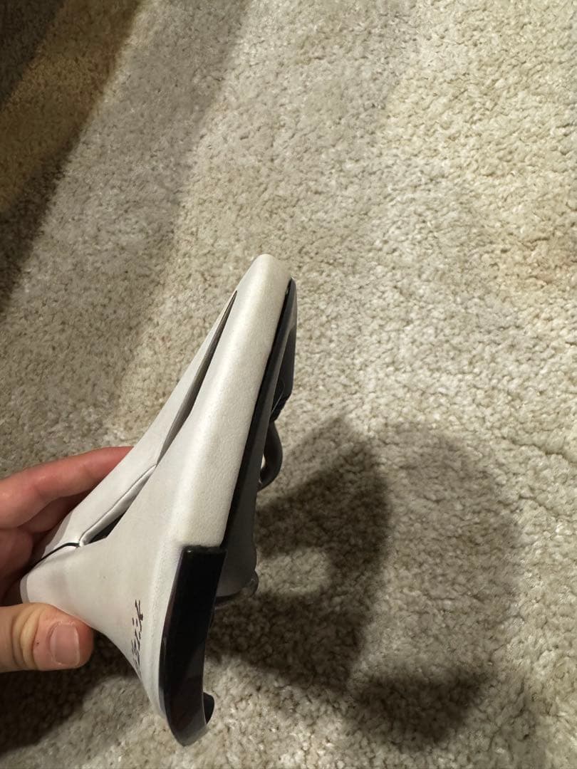 fizik Aliante R3 openサドル ホワイト　レギュラーサイズ