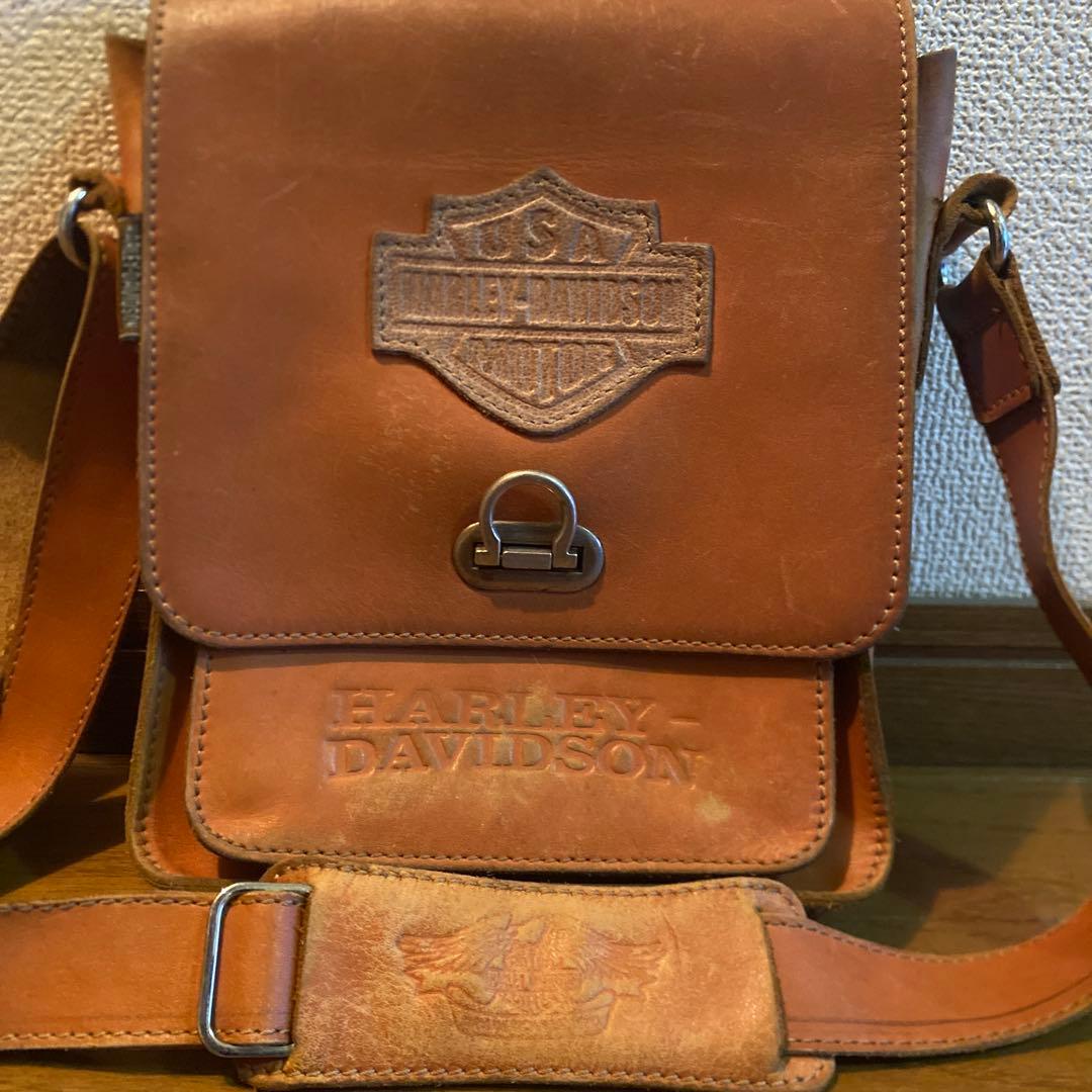 ハーレーダビッドソン レザーショルダーバッグ　 型押しロゴ　ワッペン