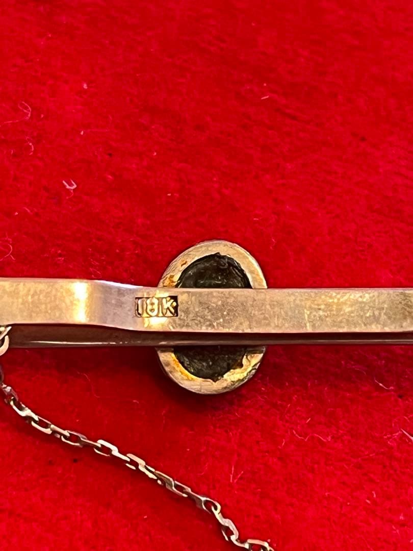 ネクタイピン　１８K刻印あり 深い緑色の翡翠　アンティーク