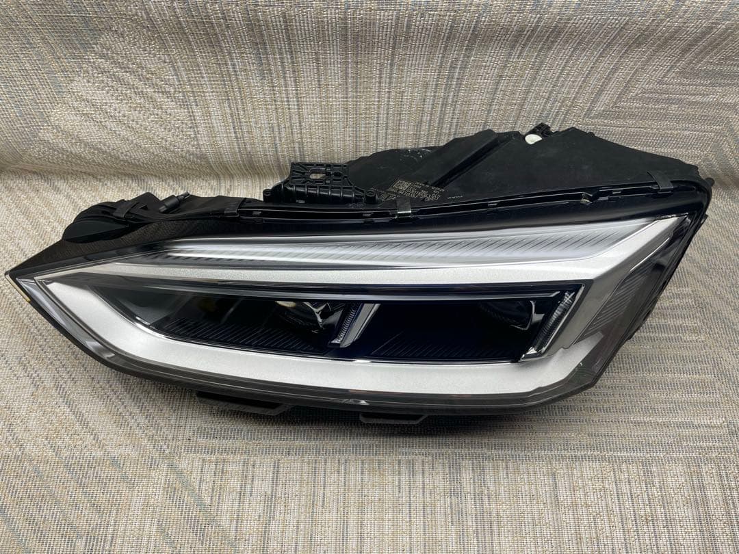 アウディA5W AUZZZ 左ライト8W6941035F 8W6941783F