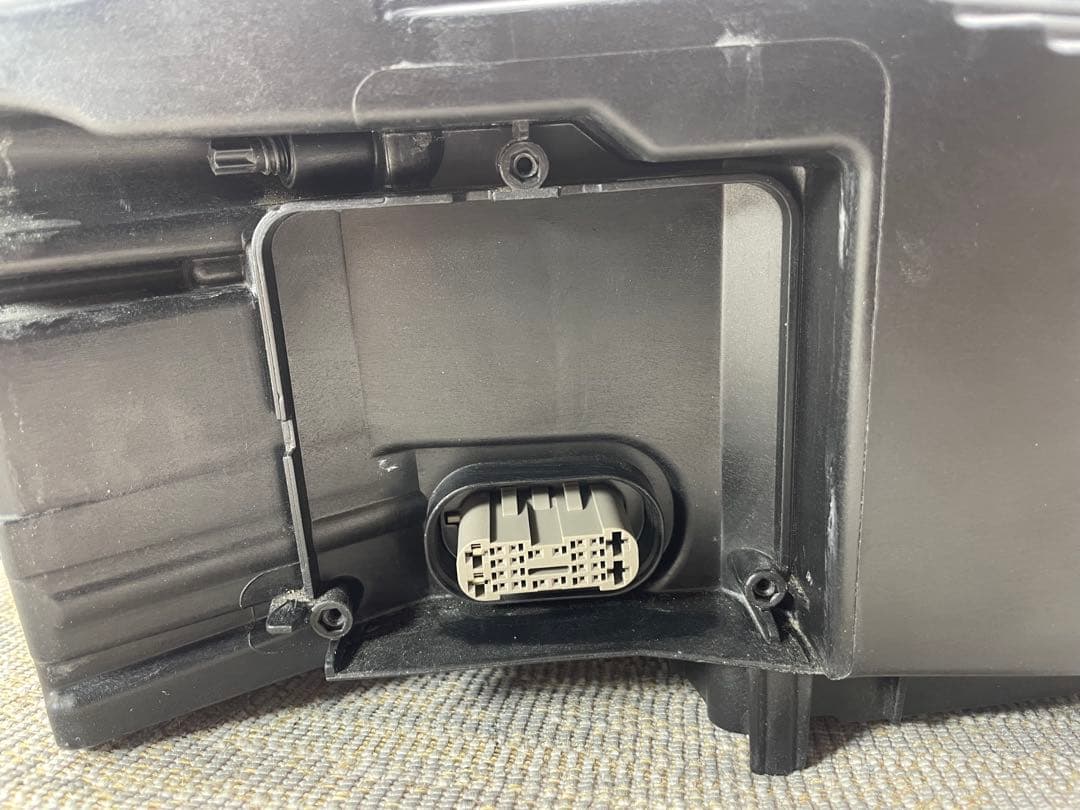 アウディA5W AUZZZ 左ライト8W6941035F 8W6941783F