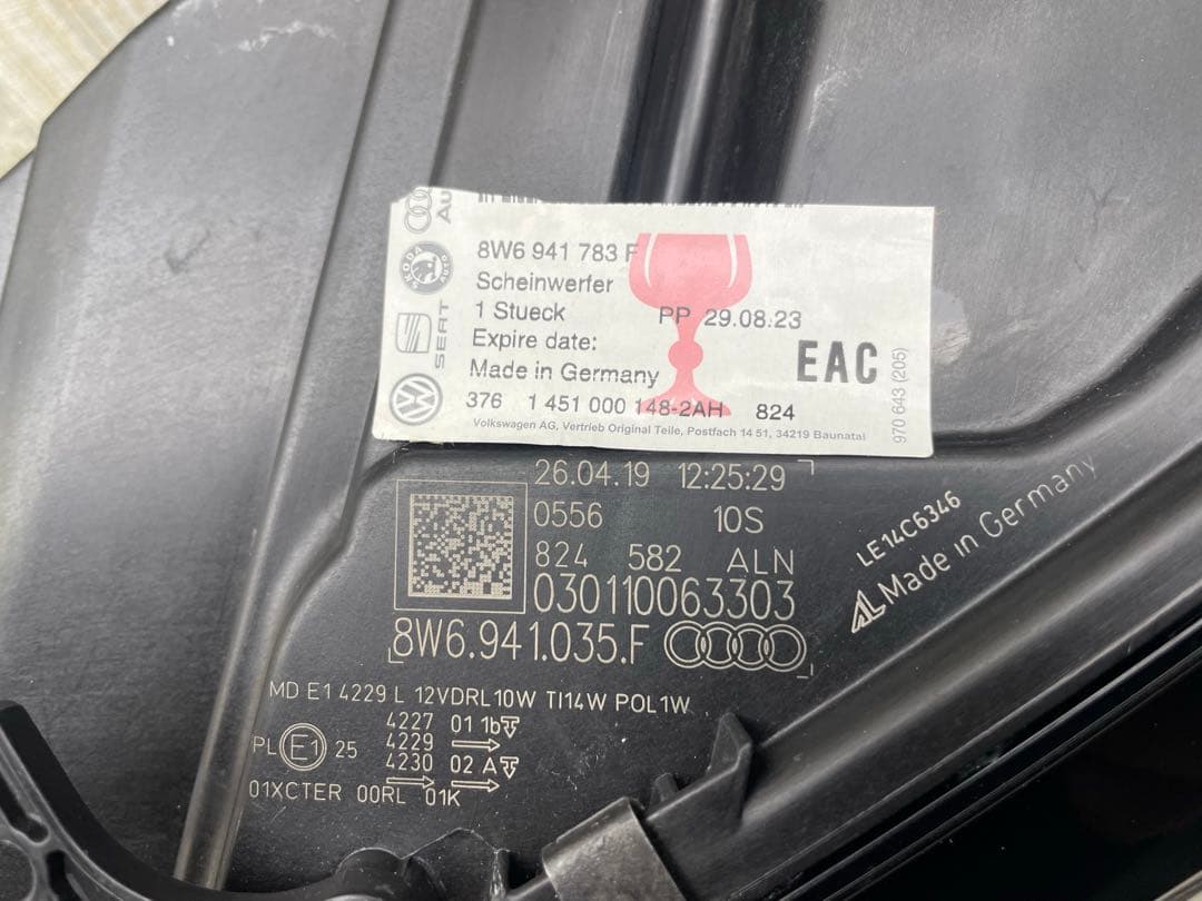 アウディA5W AUZZZ 左ライト8W6941035F 8W6941783F