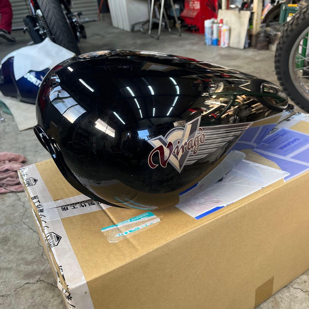 yotovjsVirago バイクタンク 黒