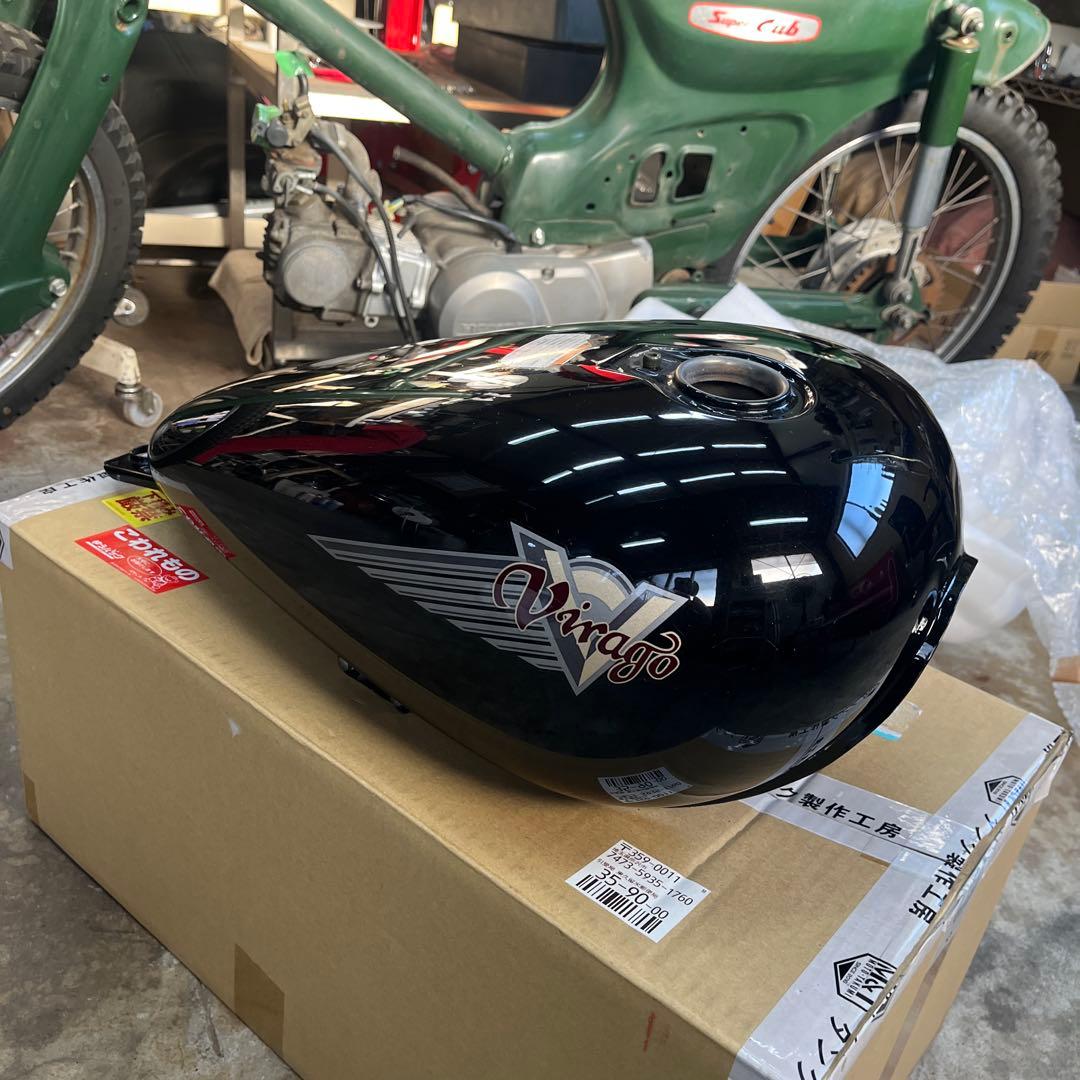 yotovjsVirago バイクタンク 黒