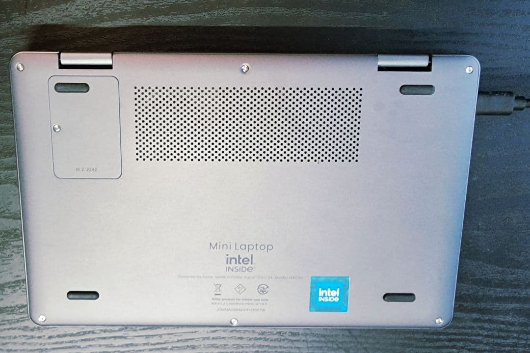 UMPC Zwide 2in1　８インチ　ミニpc