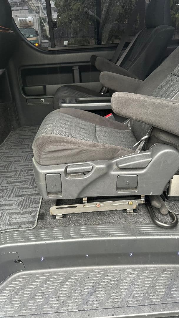 ア*ム様 サンプル品売り切りハイエースワゴンGL エスティマキャプテン用フレーム