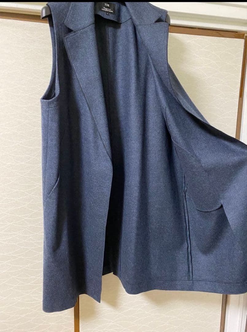 ✨️未使用に近い✨️ ダークグレー ジレ　ノースリーブジャケットウール100%