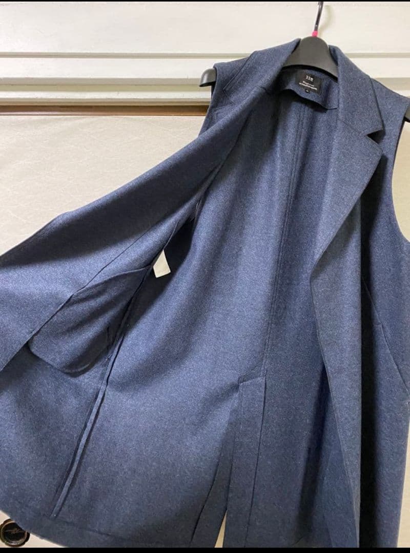 ✨️未使用に近い✨️ ダークグレー ジレ　ノースリーブジャケットウール100%