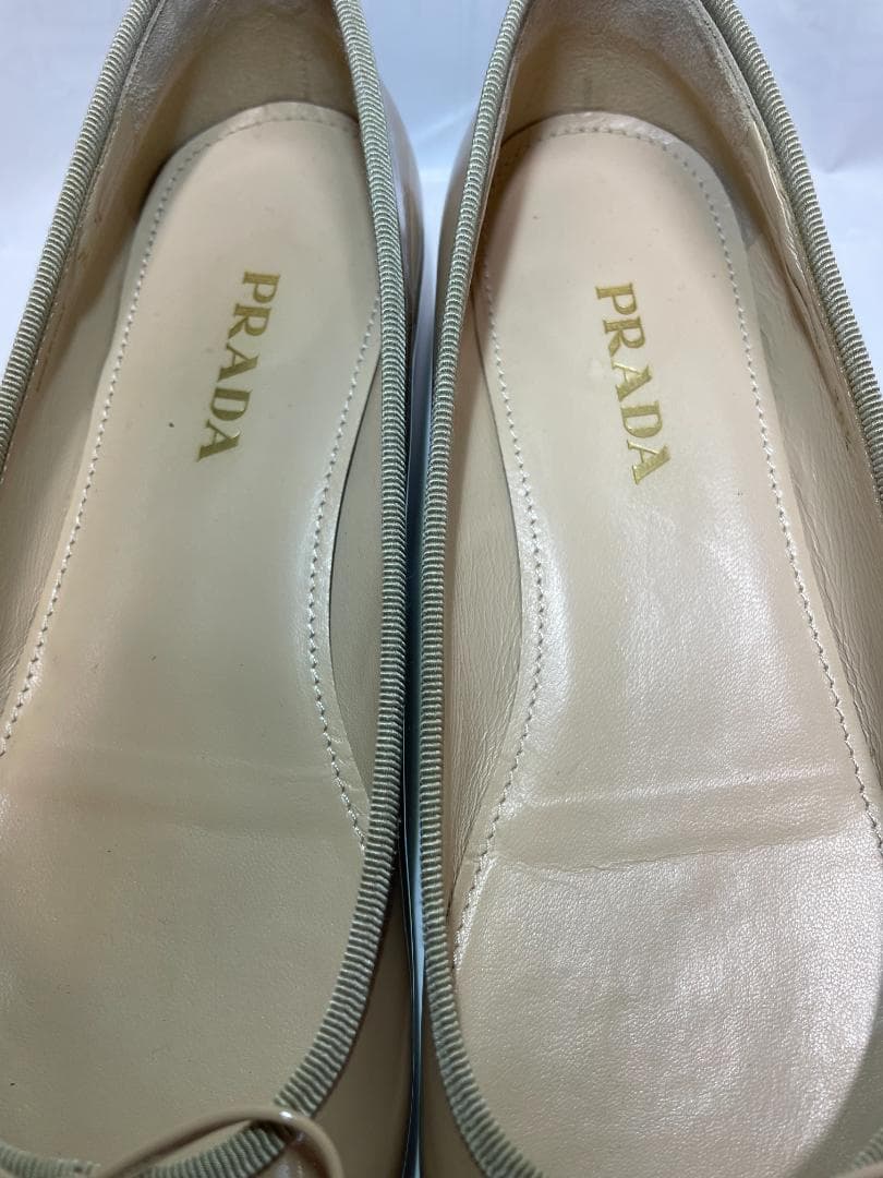極美品 PRADA ベージュエナメル フラットパンプス バレリーナ　25.5JP