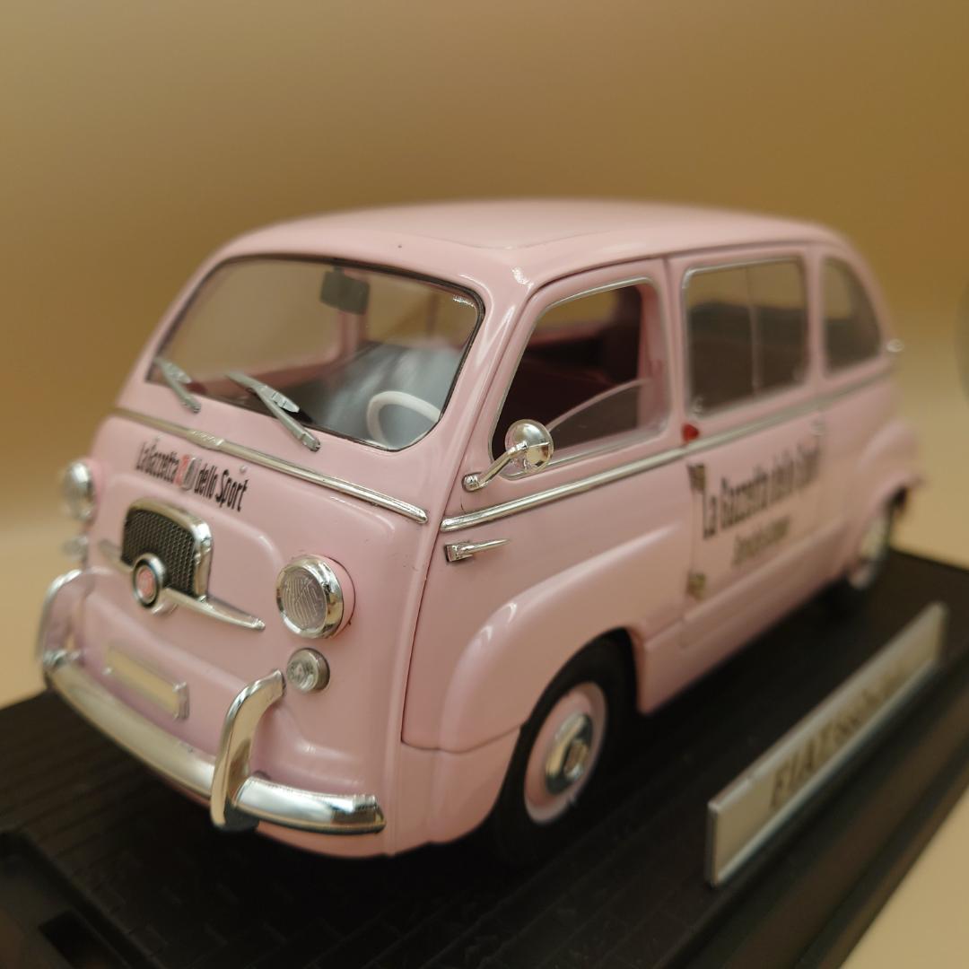 1/18 フィアット600 ムルティプラ FIAT Multipla ミニカー