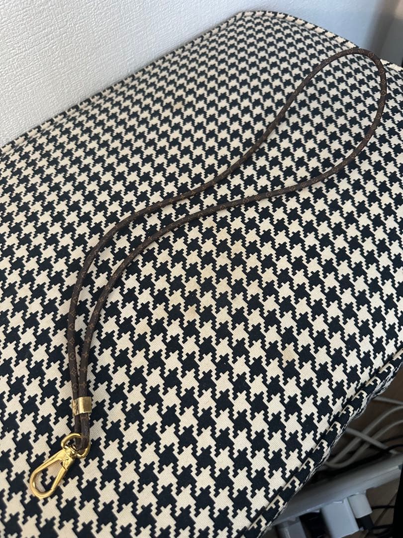 ヴィトン　フォンホルダー・ルイーズ　モノグラム　ストラップのみ